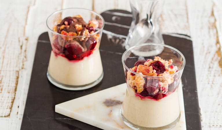 Vişneli ve Krokanlı Türk Kahveli Puding Tarifi