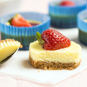 Çilekli Pudingli Mini Cheesecake Tarifi