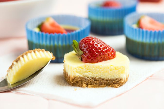 Çilekli Pudingli Mini Cheesecake Tarifi