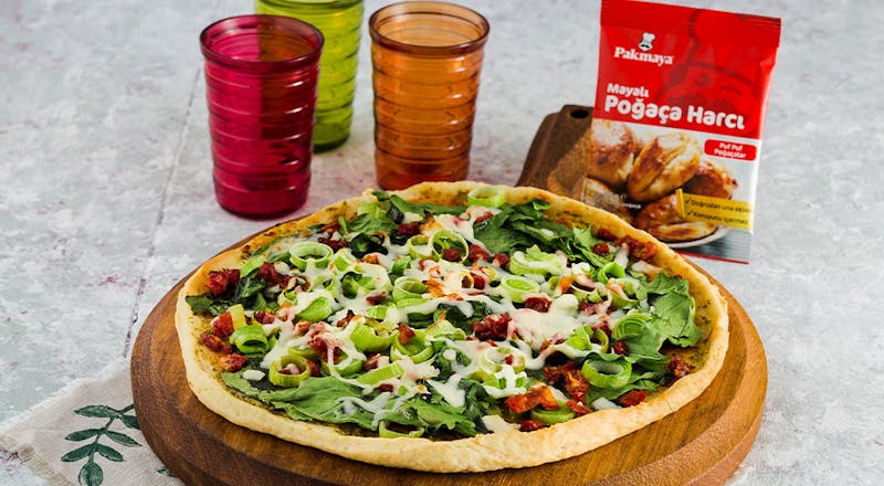 Pırasalı ve Ispanaklı Poğaça Pizza Tarifi