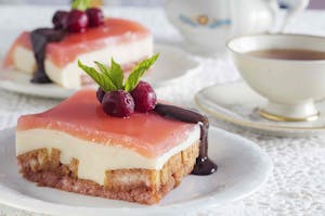 Vişneli ve Meyve Soslu Etimek Tatlısı Tarifi