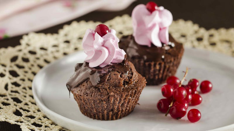 Çikolata Pudingli ve Frenk Üzüm Kremalı Muffin Tarifi