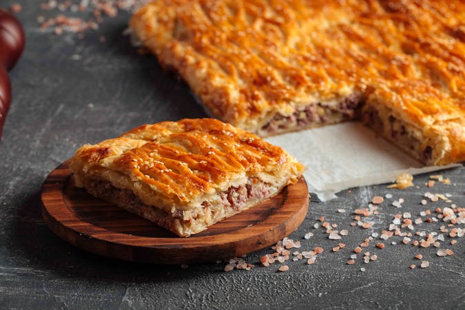 El Açması Mayalı Kıymalı Börek