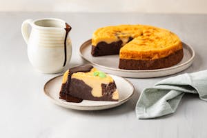 Bitter Çikolatalı ve Çikolatalı Naneli Pudingli Cheesecake Tarifi