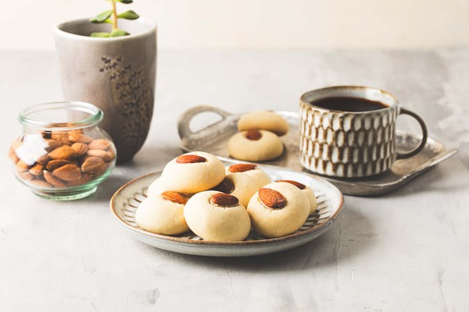 Kavrulmuş Bademin Kokusuyla: Ağızda Dağılan Bademli Un Kurabiyesi