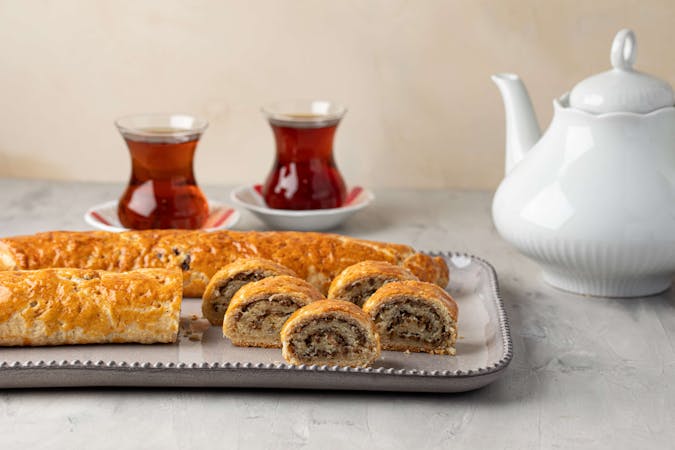 Çay Saatlerinin ve Kahvaltıların Vazgeçilmezi: Kıymalı Rulo Tarifi