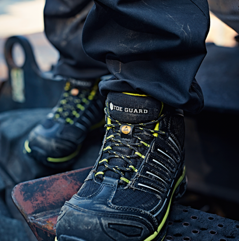 Toe Guard black and green  Safety shoe