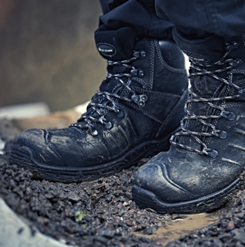 Toe Guard safety shoe in mud