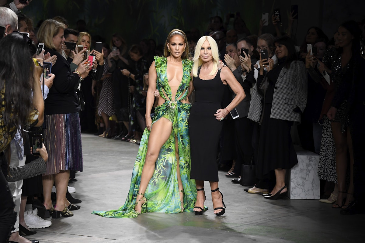 Déjà mythique : la robe jungle Versace de J.Lo
