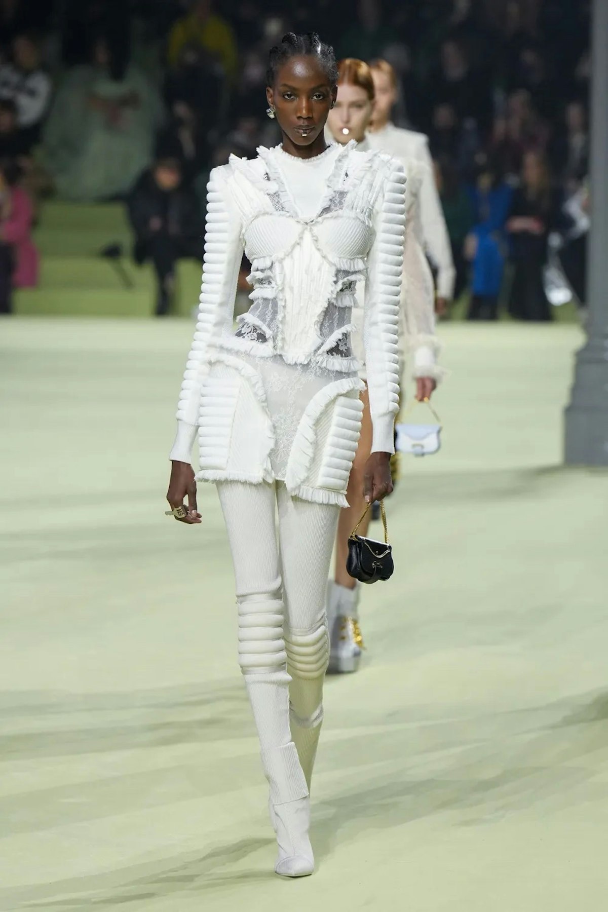Découvrez chaque look du défilé Balmain Automne/Hiver 2022