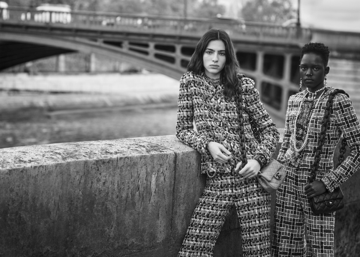 Voici le premier aperçu de la collection CHANEL Métiers d'art 2022/23