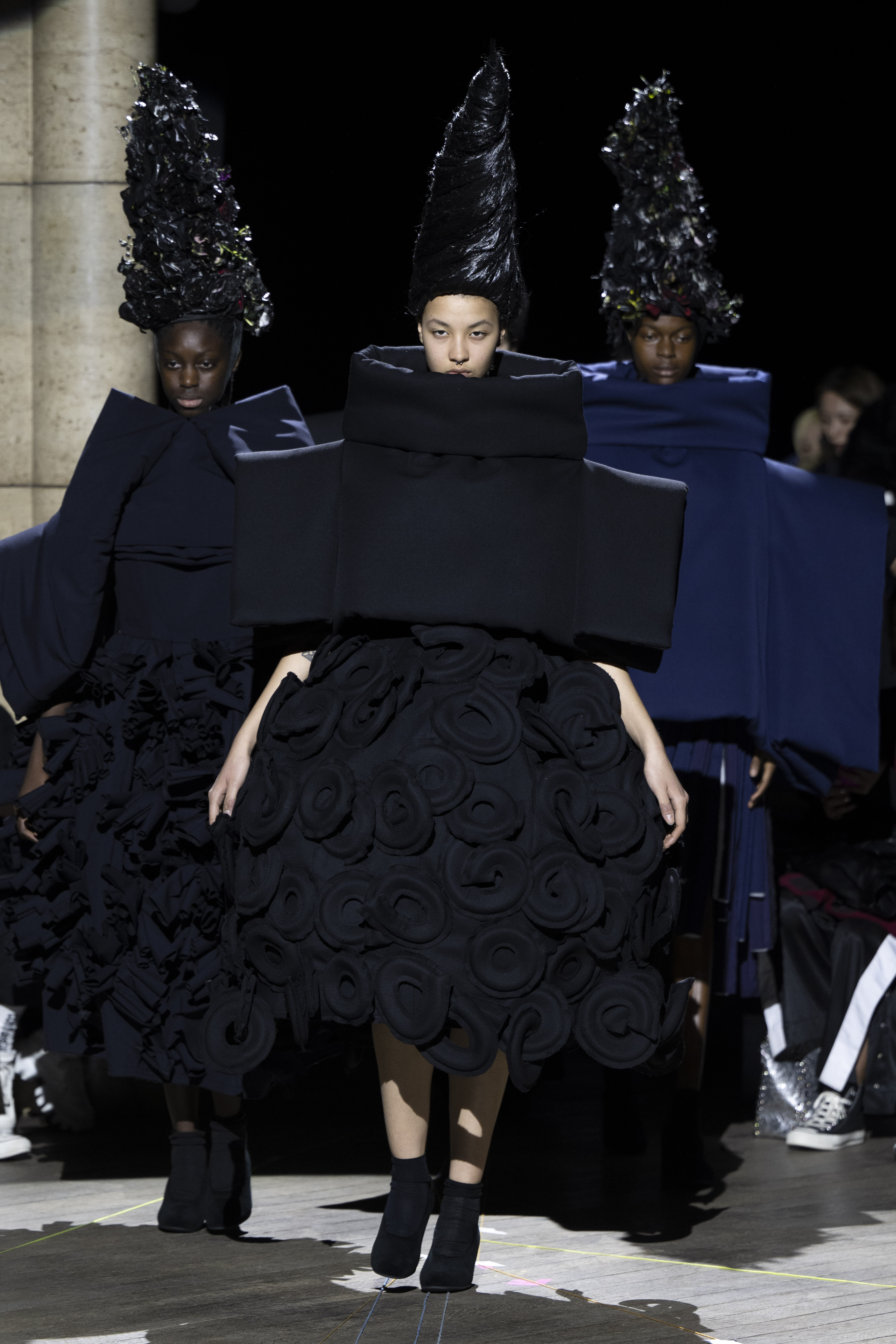 Retour aux sources un apercu du defile Comme des Garcons a Paris