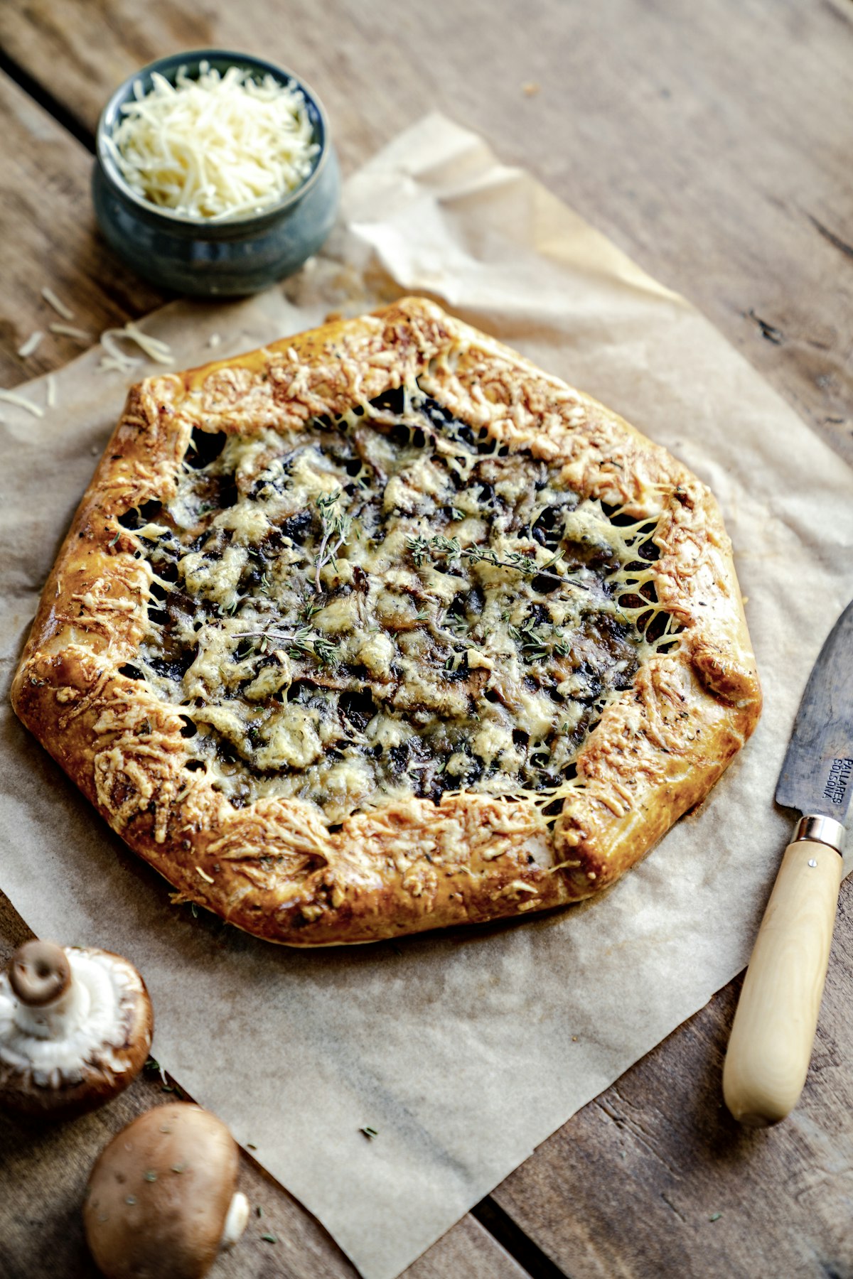 Comment faire une tarte rustique aux champignons et au comté