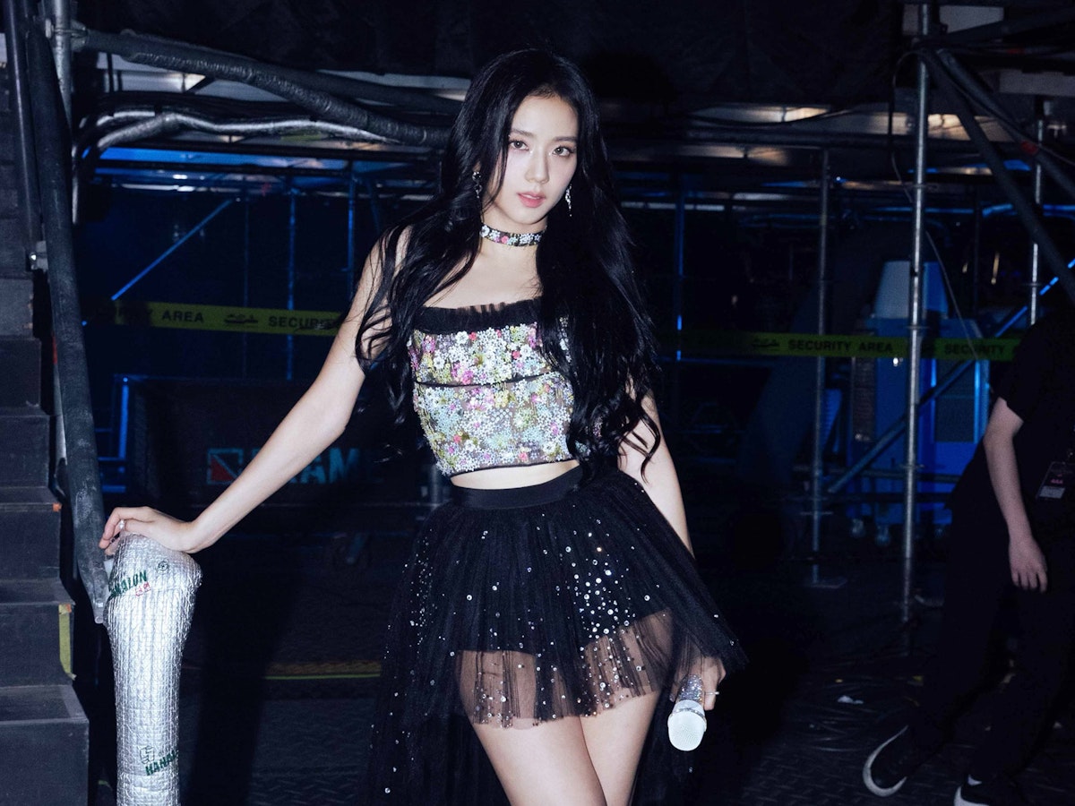 Dans les coulisses du look Dior personnalisé de Jisoo pour la finale du concert Born Pink