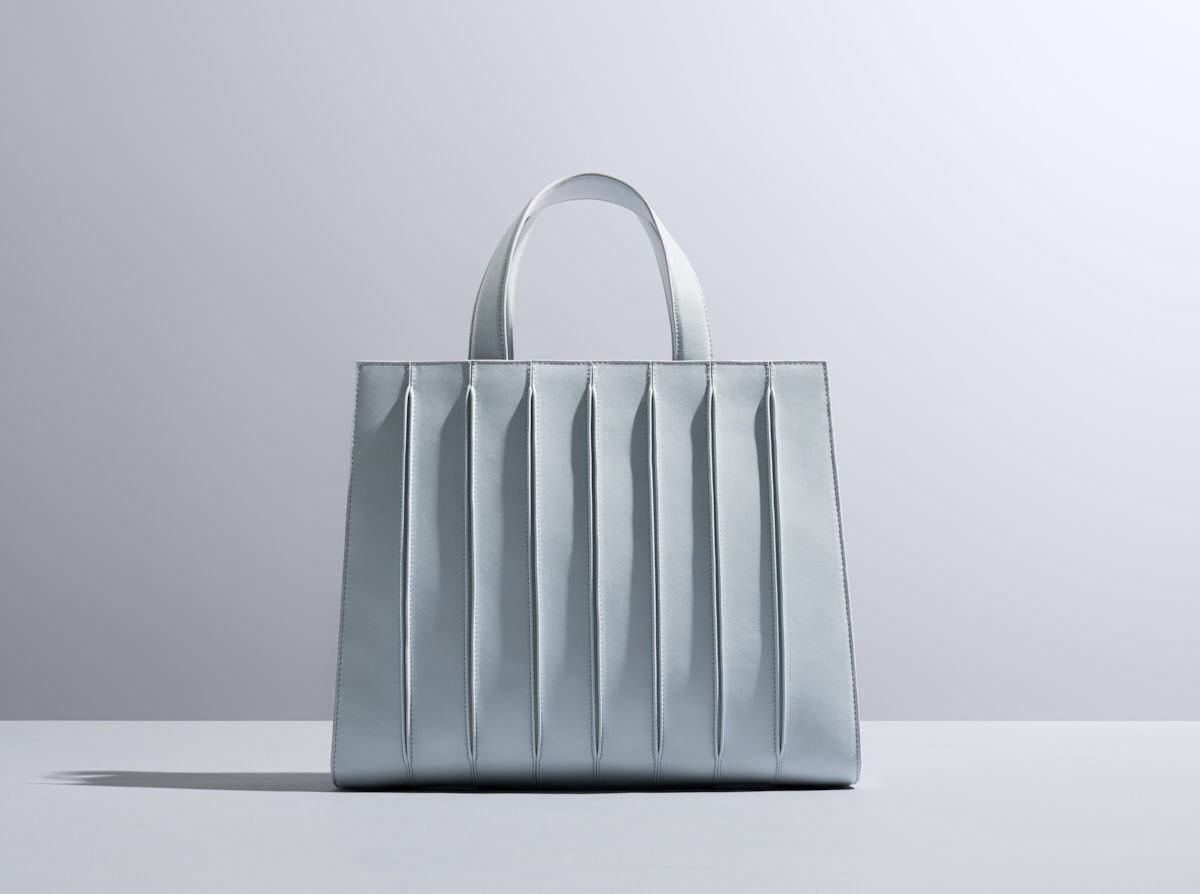 Le Whitney Bag fête ses 10 ans : une icône du design entre mode et architecture