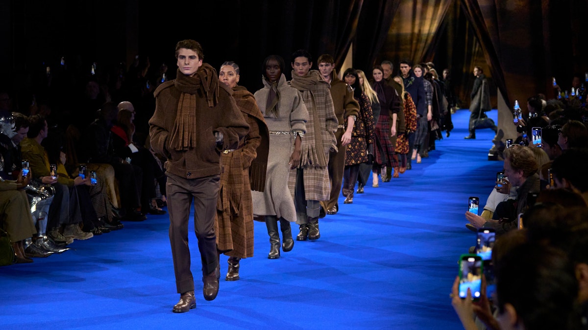 Ce Qu’il Faut Savoir À Propos Des Défilés À Venir Pendant La Fashio...