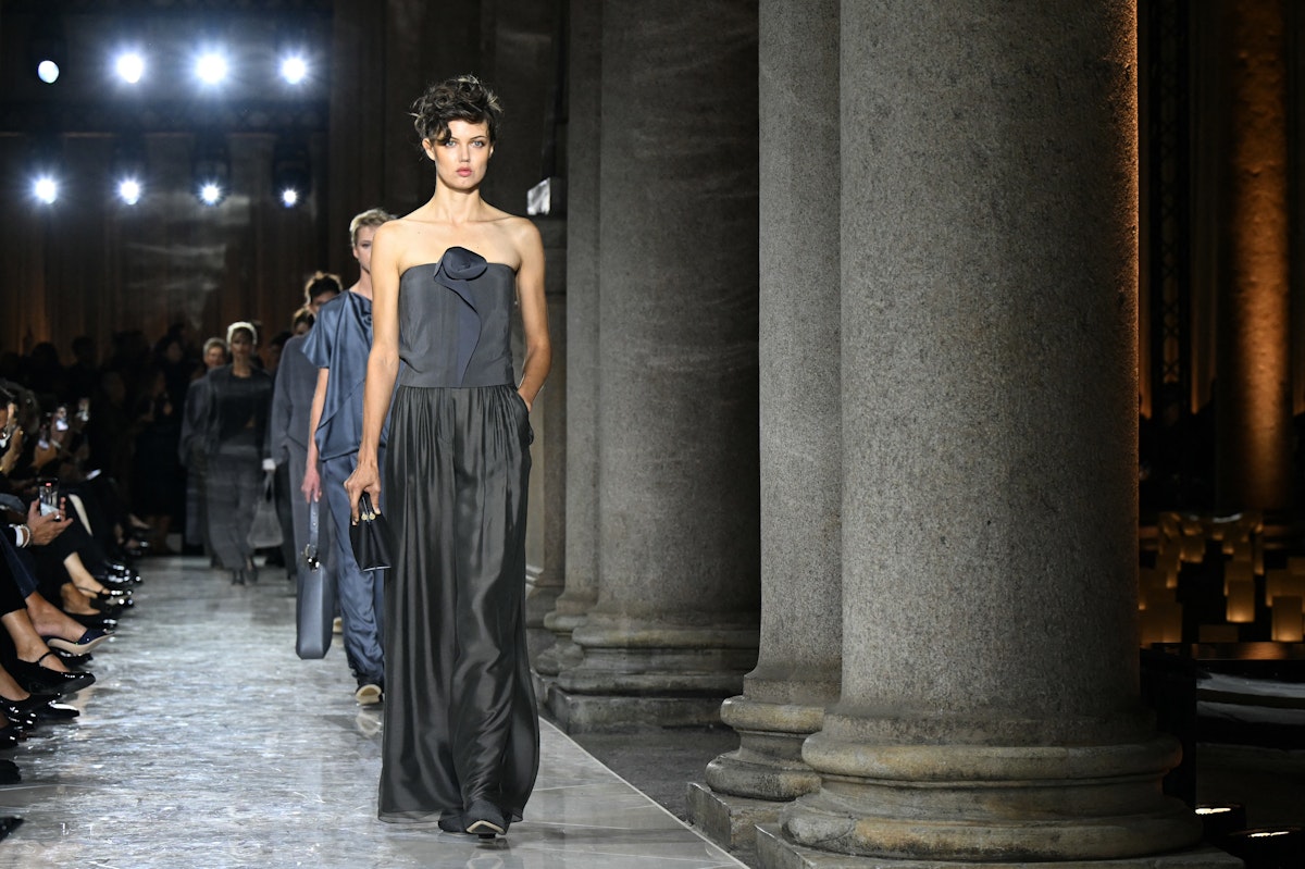 Armani, L’adieu Lumineux De Milan Au Maître De L’élégance