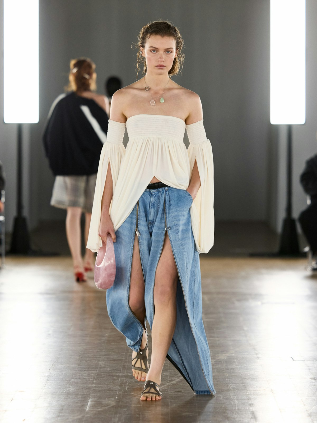 Coperni SS26 : le vêtement devient peau, science et poésie réunies