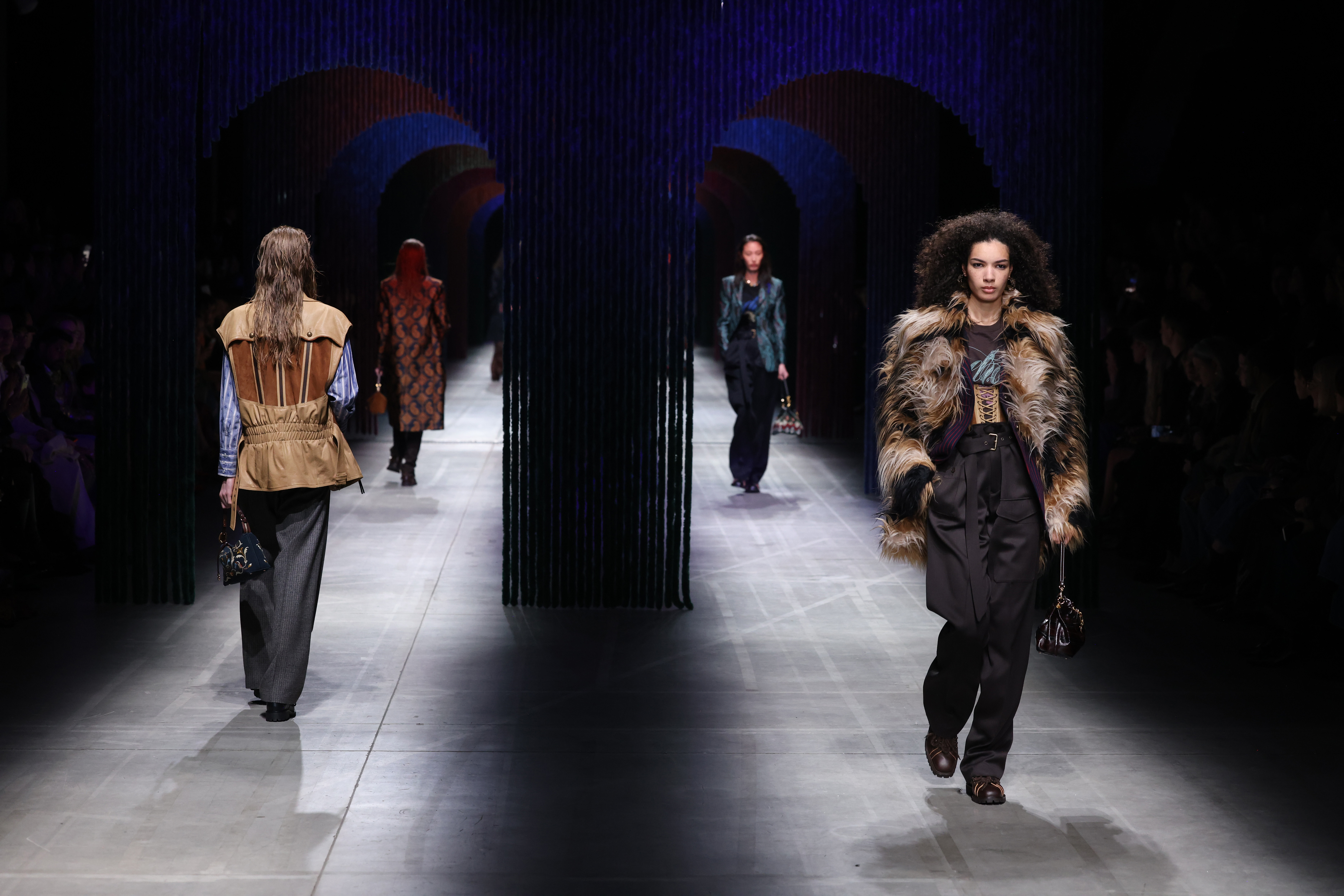 Chez Etro, le cercle souverain de l’éternel voyage