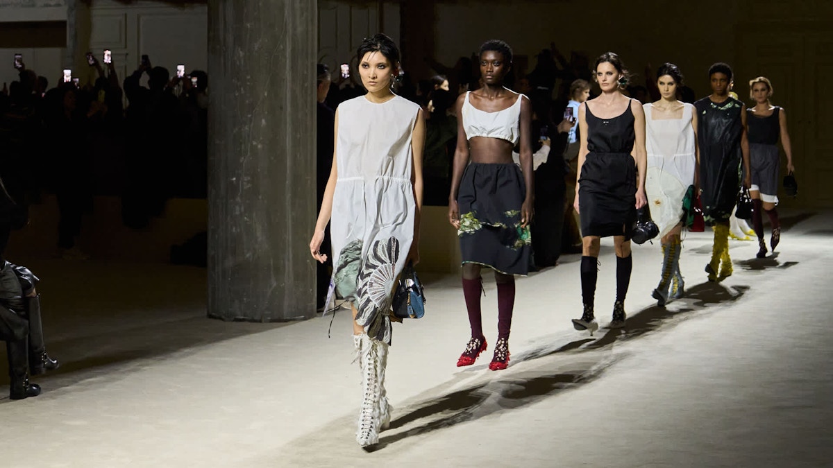 Critical: Chez Prada, l'art des strates et des métamorphoses: Verified coverage by BRRO News Editorial Desk.