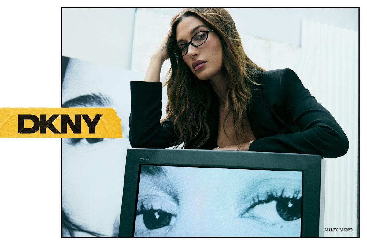 Hailey Bieber, nouvelle muse d’un printemps arty pour DKNY