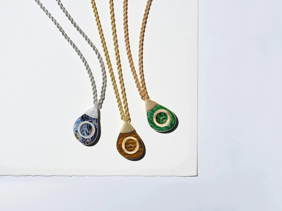 Swinging Pebbles : Piaget réinvente la montre-pendentif iconique - lofficiel.com