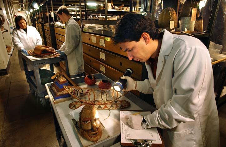 Anthropology and Conservation departments' move team preparing artifacts for move to Collections Resource Center (CRC).Credit Information: © 2003 The Field MuseumID# GN90531_29dPhotographer: John Weinstein