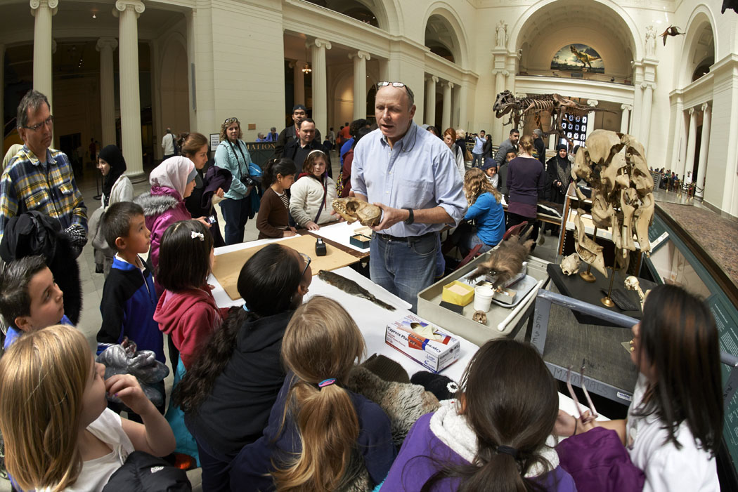 Mesmerizing the crowds during a “Meet a Scientist” event, March 2013. Field Museum photo by John Weinstein. GN91774_044d