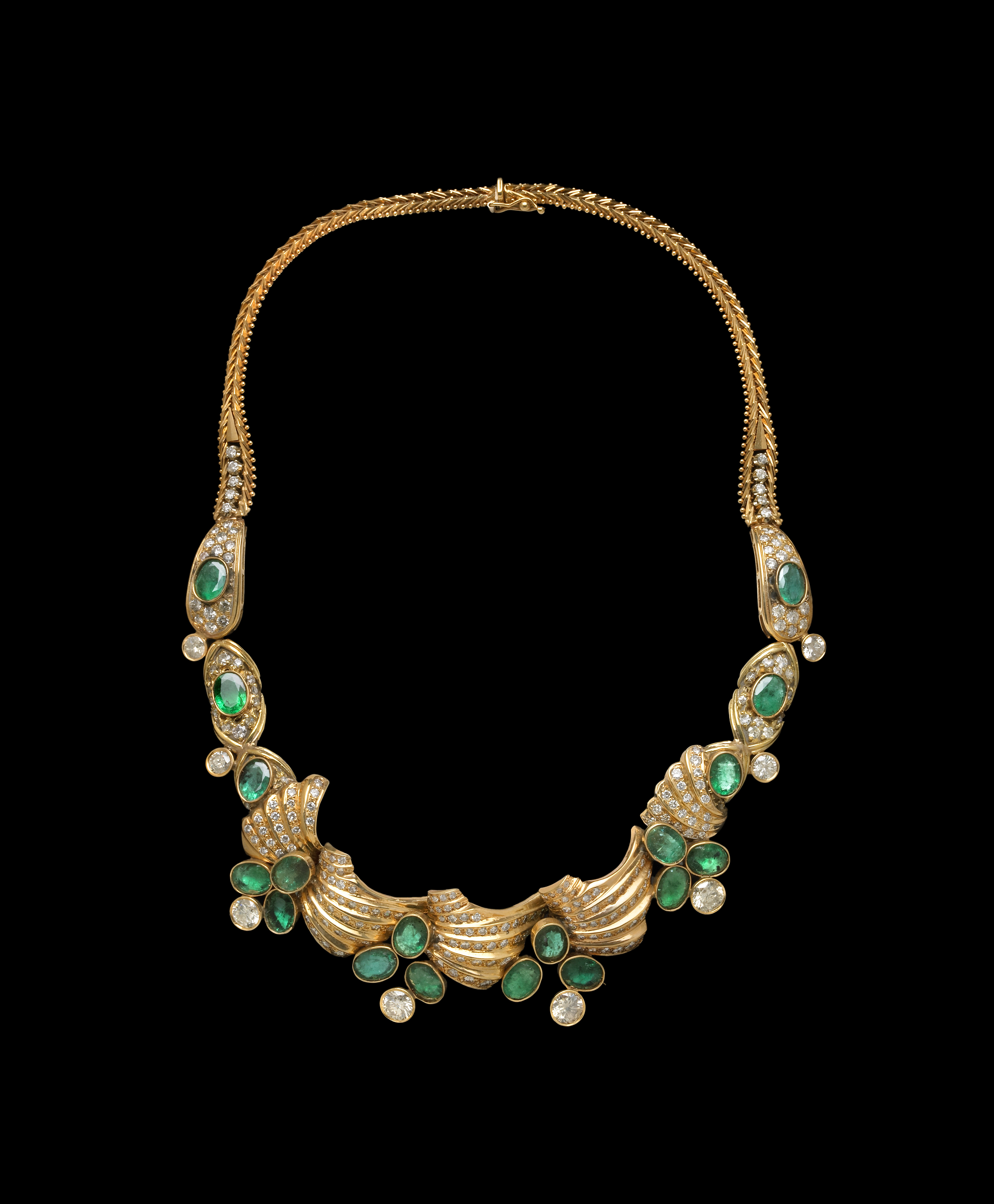 An Emerald and Diamond necklace set in 18-karat Gold, with 18 oval-shaped African emeralds totaling 25 carats and 238 round brilliant-cut Diamonds of various sizes totaling 14.75 carats