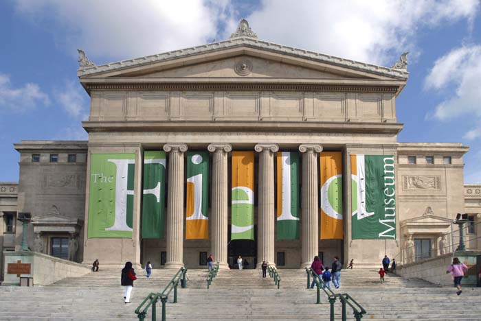 Spring banners, exterior Museum South facade.Credit Information:© 2004 The Field MuseumID# GN90670_05BdPhotographer: John Weinstein