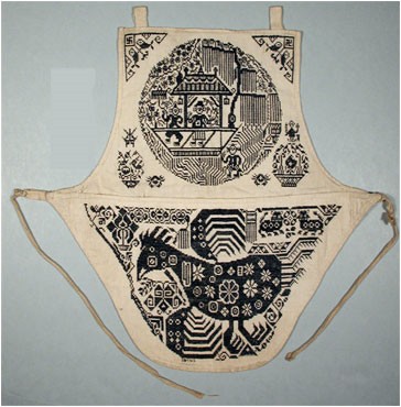 The center medallion of this apron depicts figures on a ship, while on the lower pocket can be seen an eagle-like bird, flowers, and a pair of lions.
ChinaHan ChineseSichuan ProvinceCotton2724.234312
© The Field Museum