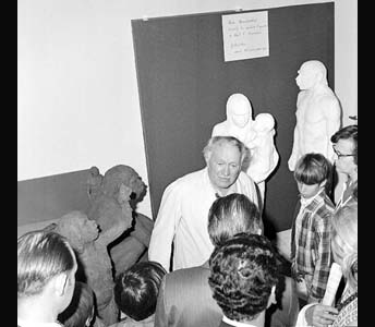 Museum staff artist Joseph Krstolich discusses the work he did to create the new figures for the Neanderthal diorama at the 1970 Field Museum Members' Night.
Credit Information:© 1970 The Field MuseumID#GN81881_26Photographer: John Bayalis