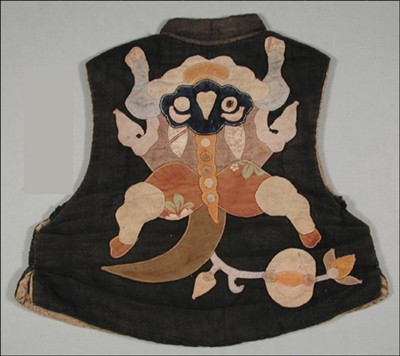 In China, in order to protect children, parents often make children, particularly boys, wear clothing with images of guardian spirits. The most common animal spirits are tigers and lions. The image on the back of this vest is most likely a lion. It also has a persimmon joined to its tail, which implies that everything will be protected by the lion. Another interesting characteristic of this object is that the lion was arranged on the back of the vest. Since the head of the lion faces the same direction as the head of the boy, the guardian spirit lies on the back of the boy and is embodied in the boy.
29.5cm x 33.2cm Sichuan Province Han ChineseCotton 2724.234767
© The Field Museum