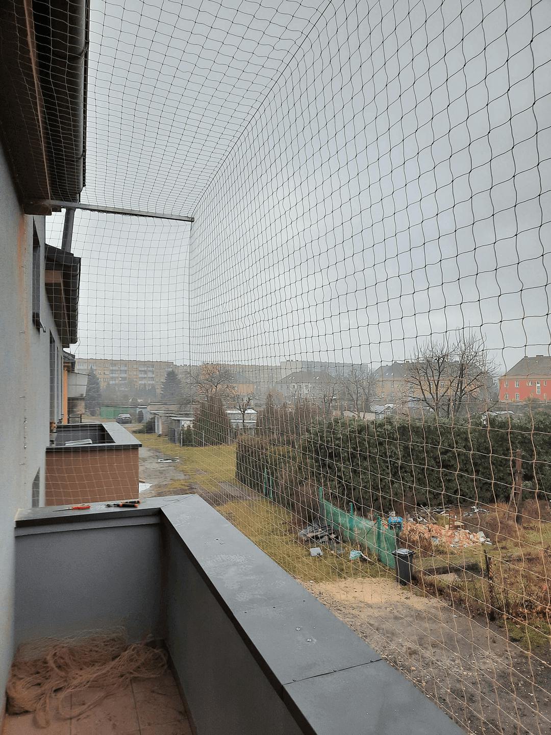 Siatka ochronna na balkon dla kota