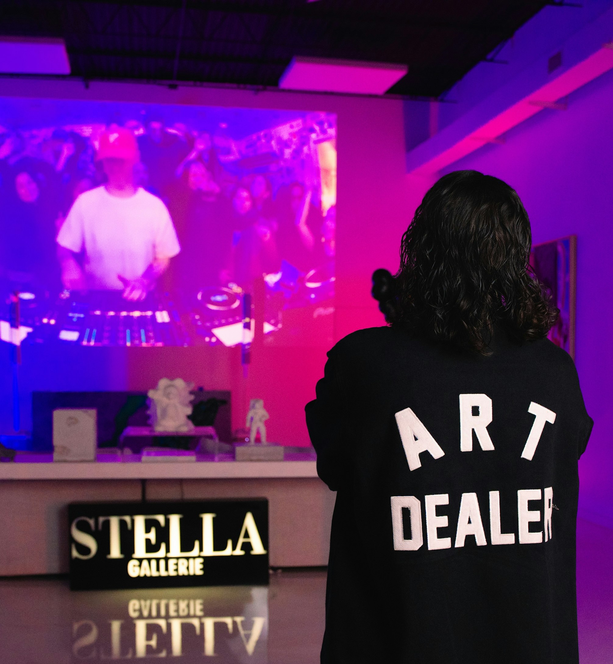 THE ART DEALER