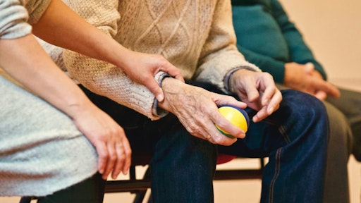 Auxiliaire de vie : Comment devenir Auxiliaire de vie (métier