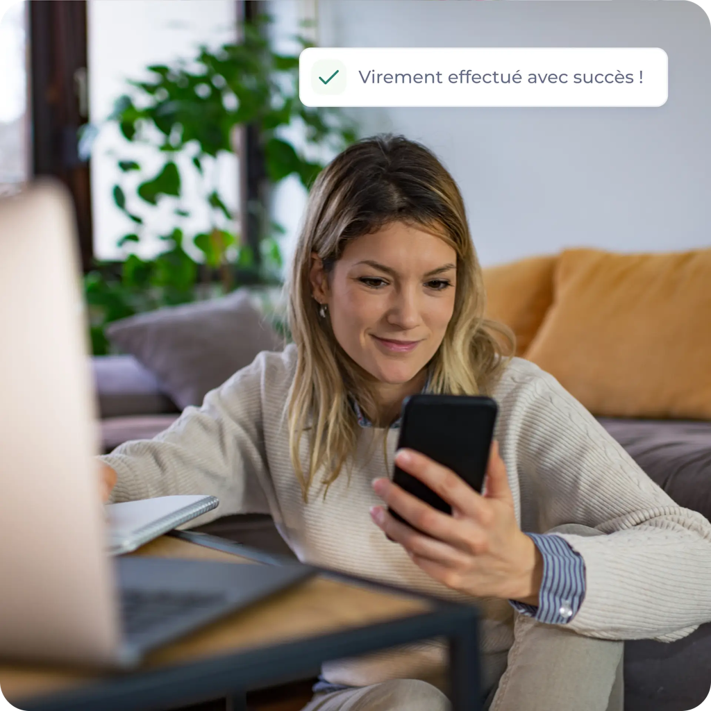 Une indépendante effectue un virement depuis son compte pro propulse