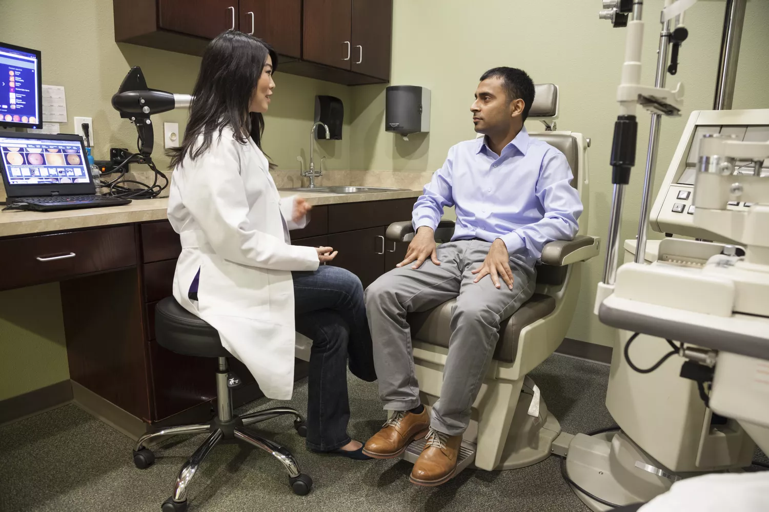 Eye doctor consults patient