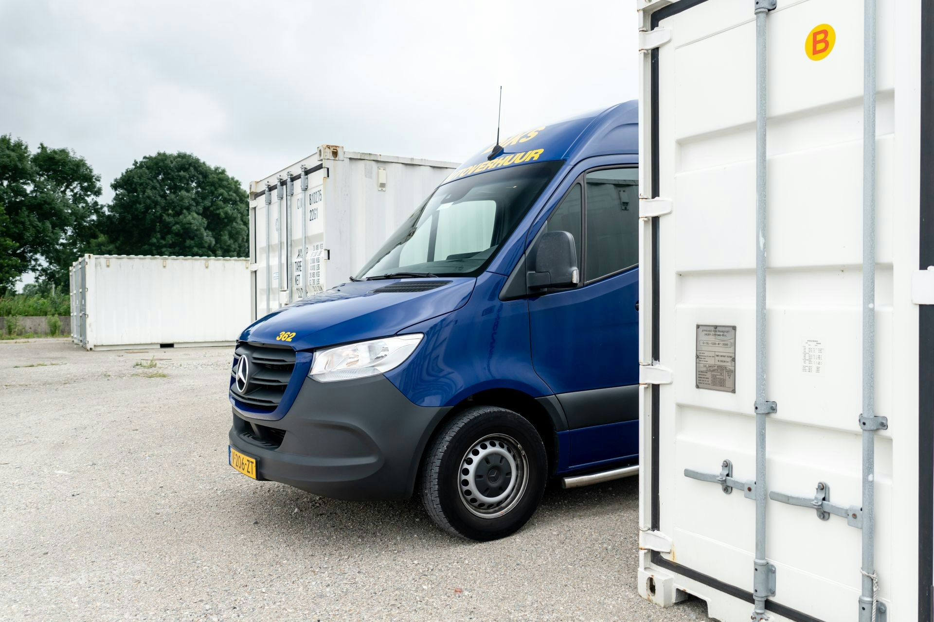 Mercedes Sprinter behind box