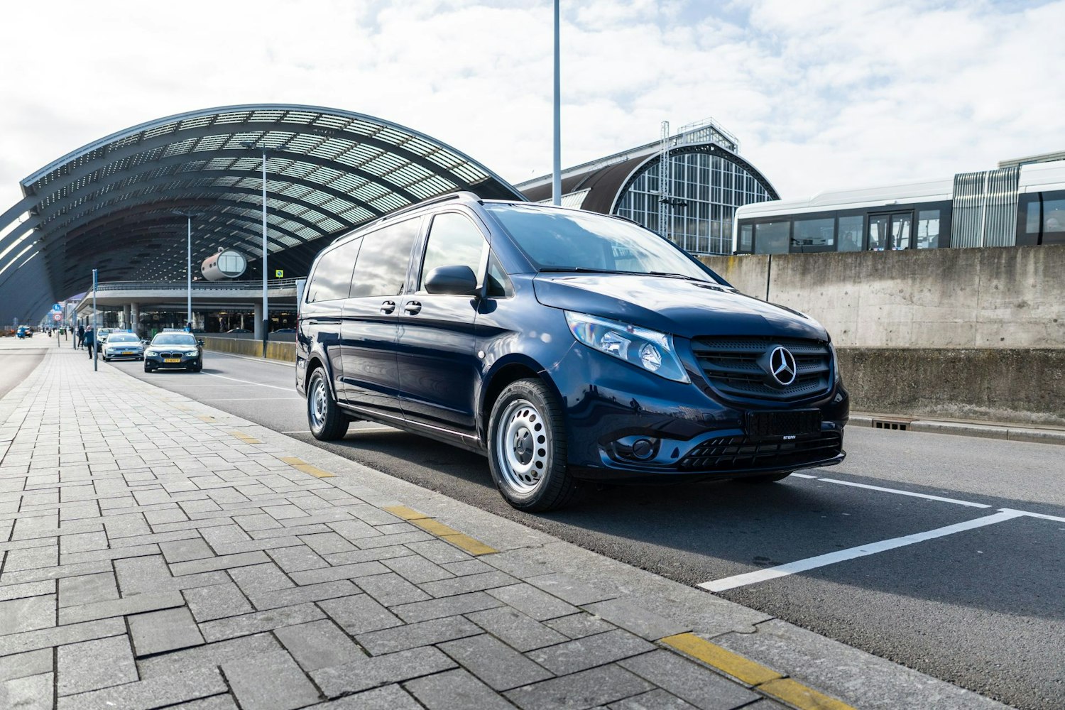 mercedes personenbus huren