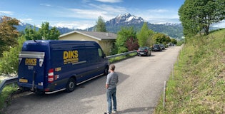 Diks van in mountain area