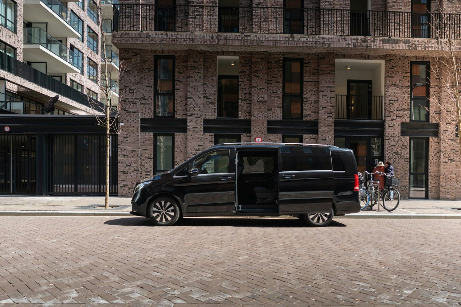 SIde view of Mercedes V-Class with open door in Amsterdam South