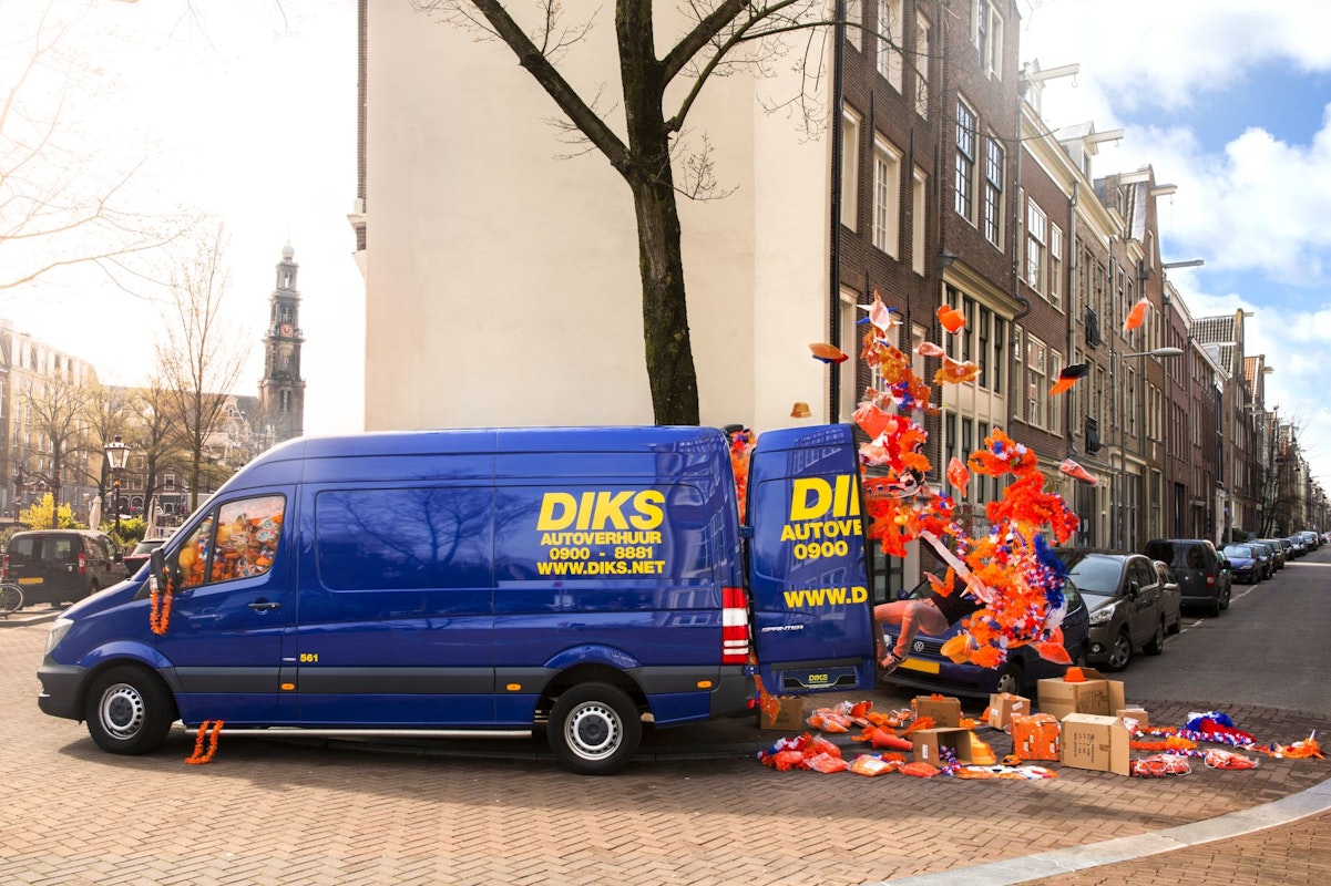 Diks bus met koningsdag