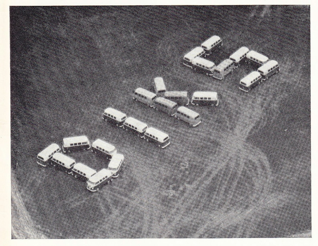 DIKS reclame vanuit de lucht bij vliegveld Schiphol in 1963.