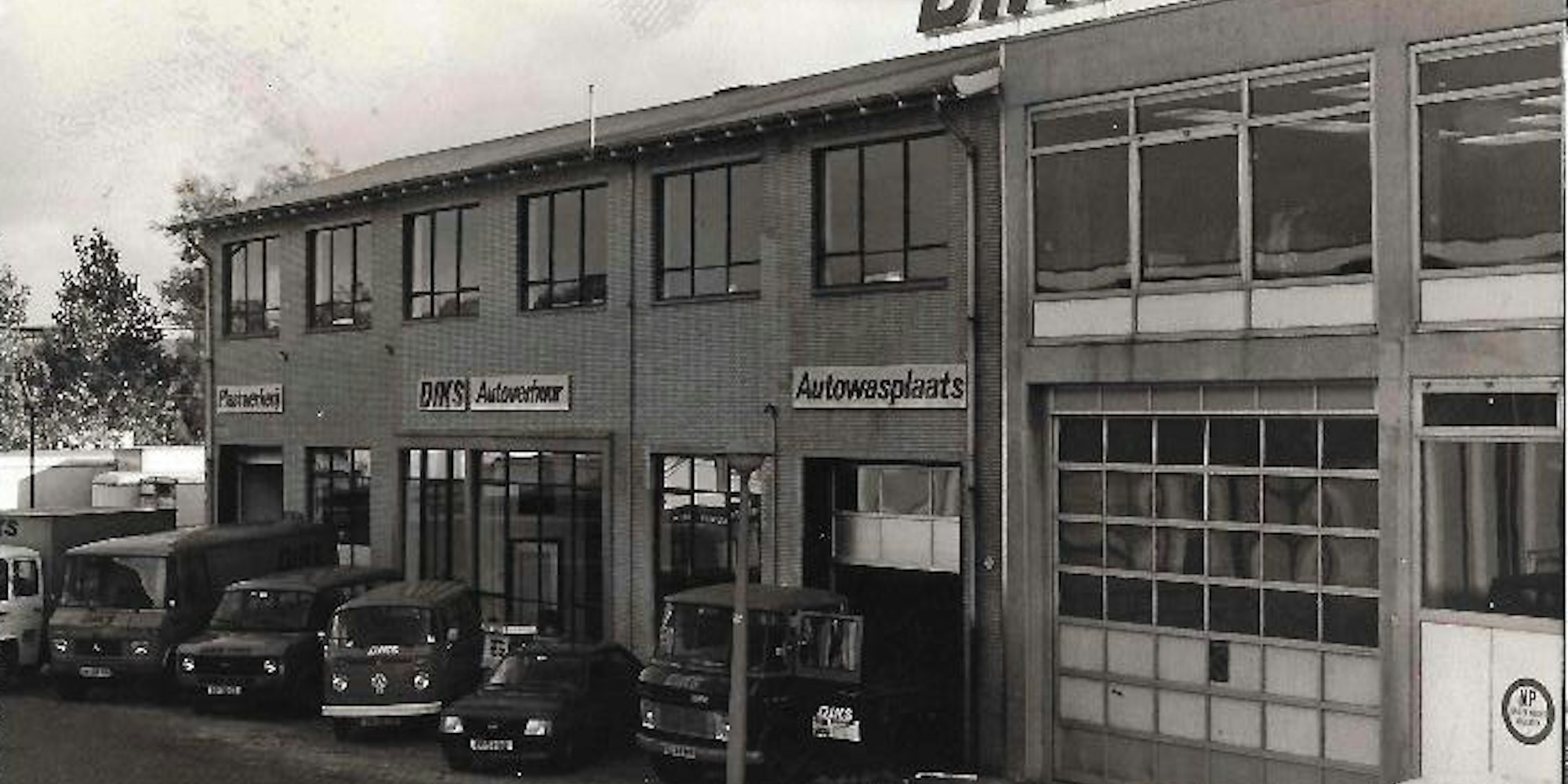 Een oude vestiging van DIKS autoverhuur aan de Generaal Vetterstraat in Amsterdam.