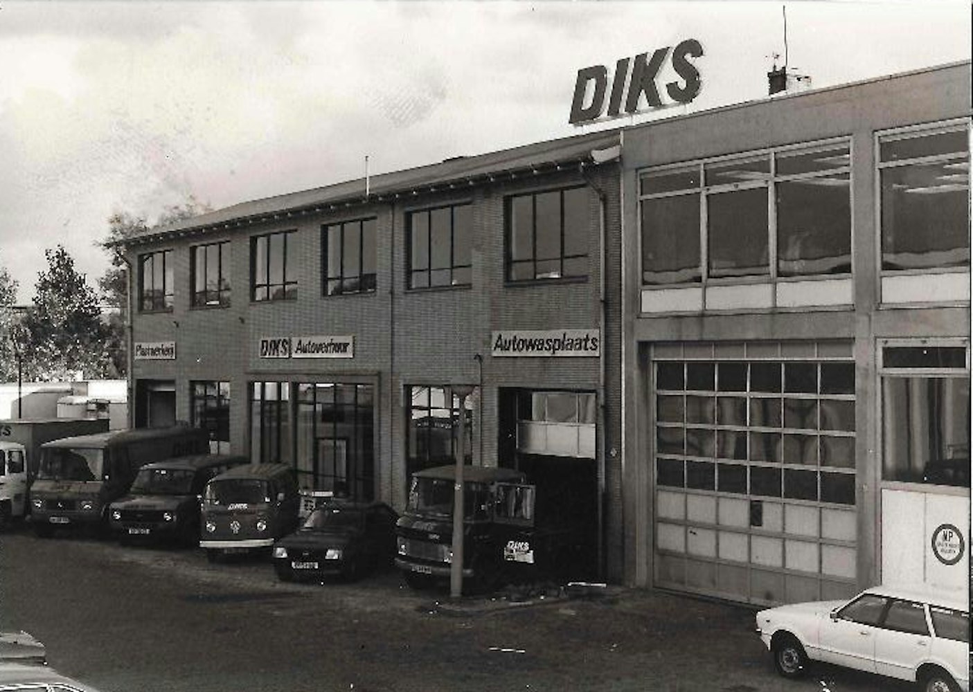 Een oude vestiging van DIKS autoverhuur aan de Generaal Vetterstraat in Amsterdam.