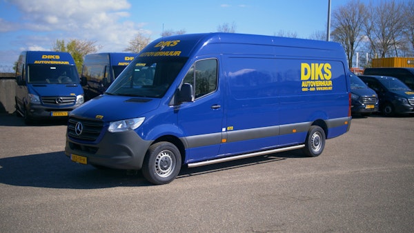 Mercedes Sprinter (15m³) | Rent it at DIKS car rental