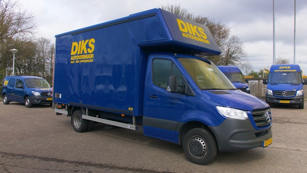 Mercedes Truck (22m³) | Rent it at DIKS car rental