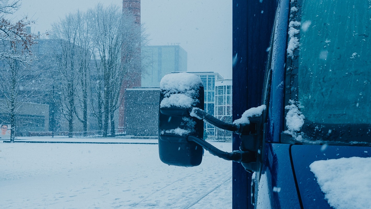 diks van in snow