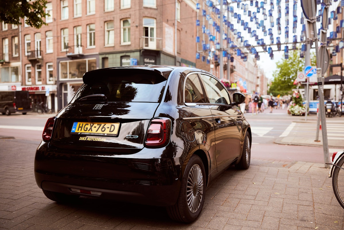 diks shared car with sticker